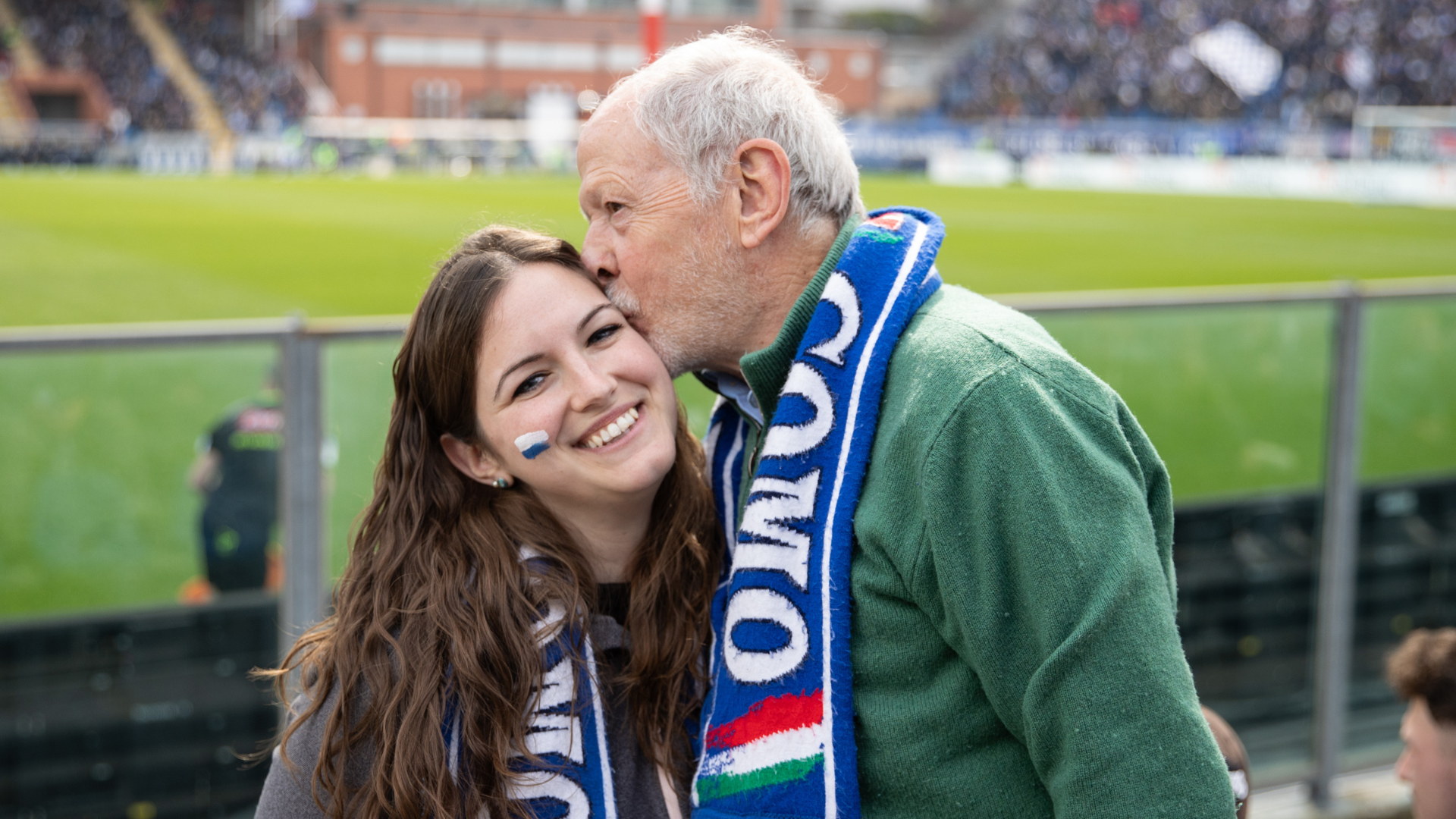 Generations in BiancoBlu: Enrico and Martina celebrate Father’s Day with Como 1907